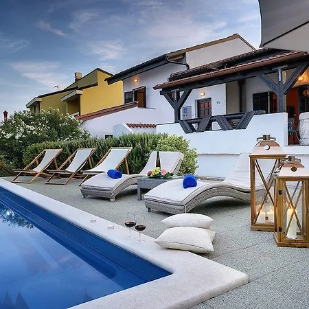 Holiday home Ruza Liznjan