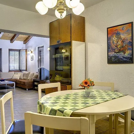 Holiday home Ruza Liznjan
